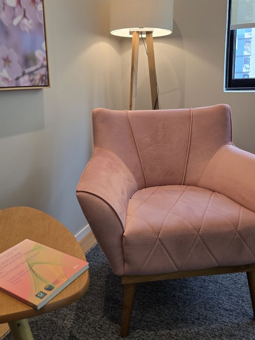 cadeira rosa mauricio corsetti psicologia